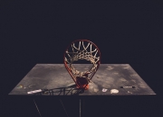 出色防守引爆全场！，穆古鲁扎意外战胜湖人气势如虹延续